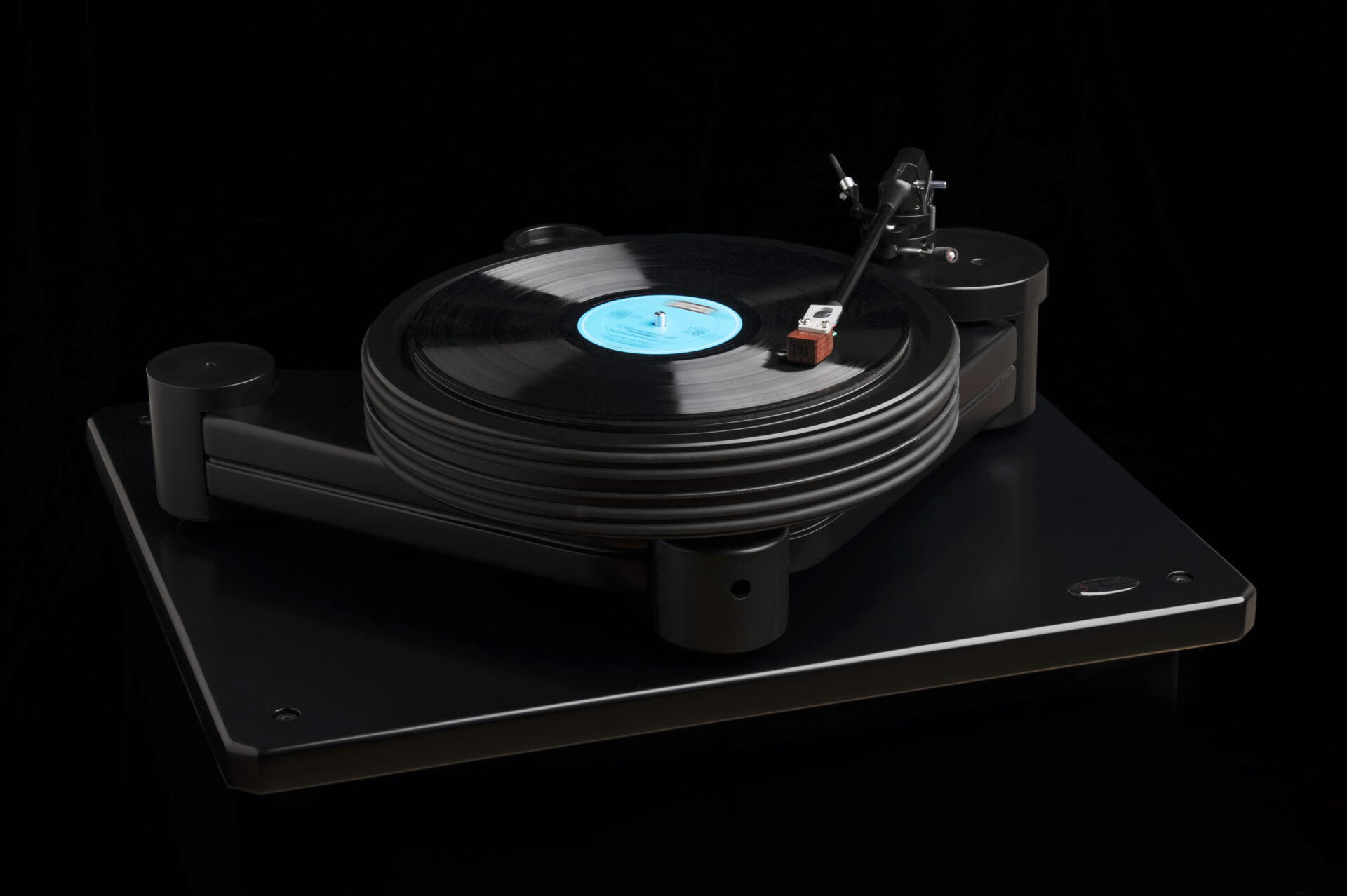 2022 Golden Ear: Pear Audio Blue Odar Turntable with Cornet 3 Tonearm
